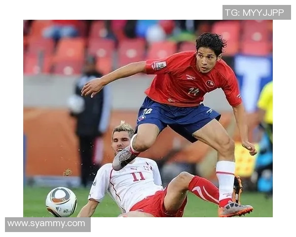 足球明星强吻女记者引发热议众人对职业道德与个人行为的讨论升级